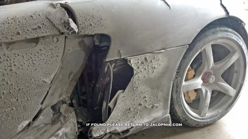 Illustration for article titled Porsche Owner Sacrifices A Carrera GT To The Race Track Gods